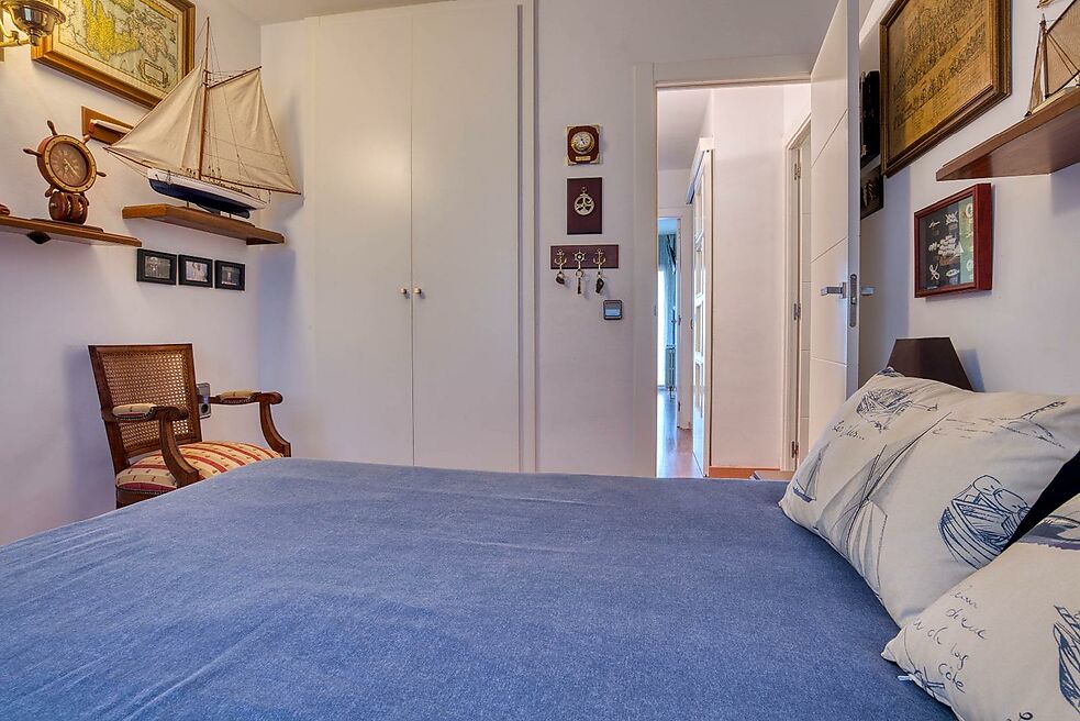 APARTMENT WITH TERRACE IN MARKET PLACE.- SANT FELIU DE GUIXOLS