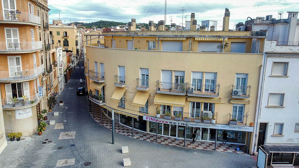 DUPLEX WITH TERRACE IN THE CENTER OF SANT FELIU DE GUÍXOLS