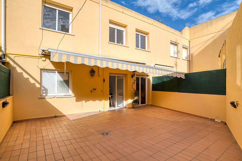 DUPLEX WITH TERRACE IN THE CENTER OF SANT FELIU DE GUÍXOLS