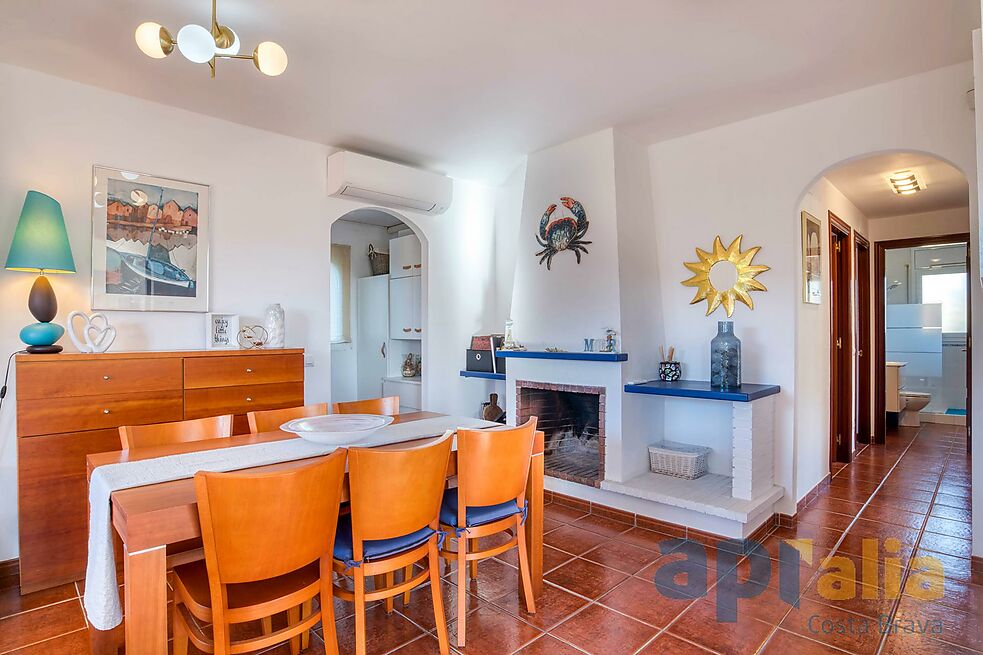 Villa en excellent état pour un style de vie tranquille à la fois proche de tous les services
