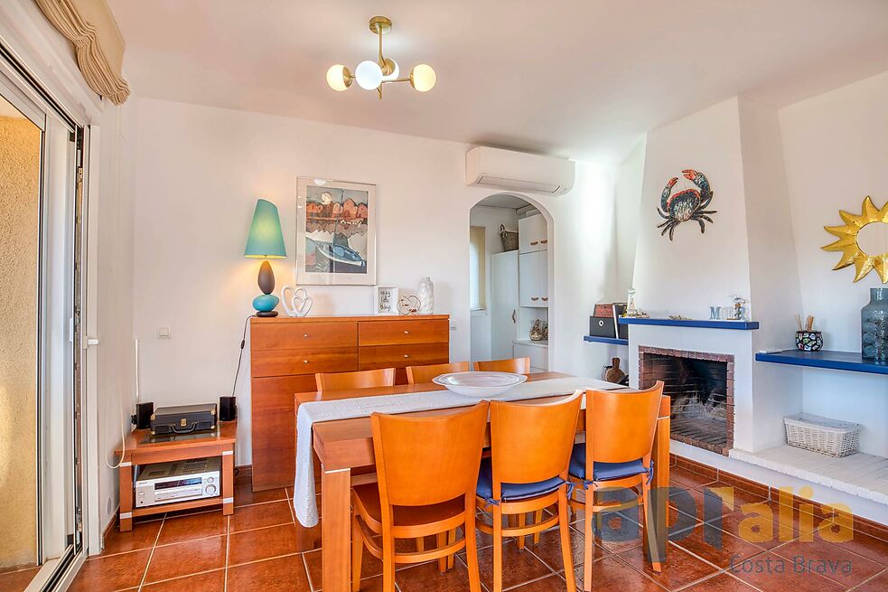Villa en excellent état pour un style de vie tranquille à la fois proche de tous les services