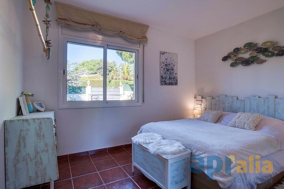 Villa en excellent état pour un style de vie tranquille à la fois proche de tous les services