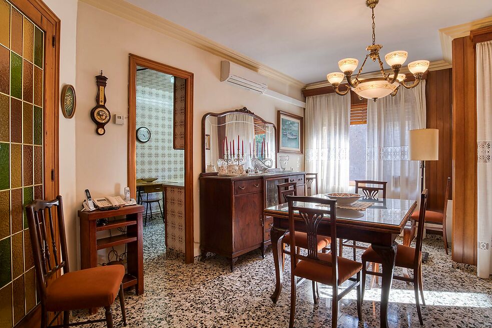 CASA ESQUINERA EN EL CENTRO DEL PUEBLO