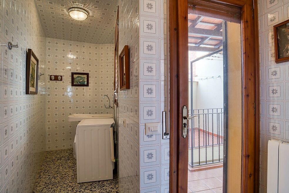 CASA ESQUINERA EN EL CENTRO DEL PUEBLO