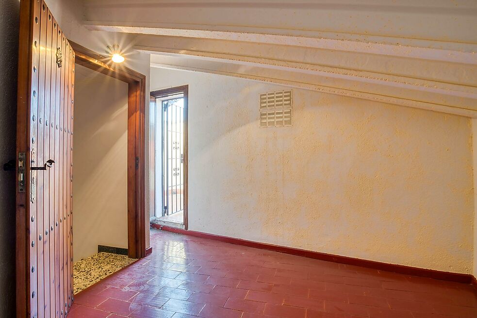 CASA ESQUINERA EN EL CENTRO DEL PUEBLO