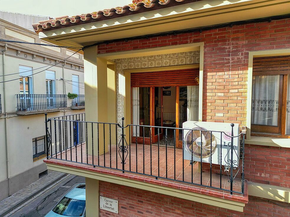 CASA ESQUINERA EN EL CENTRO DEL PUEBLO