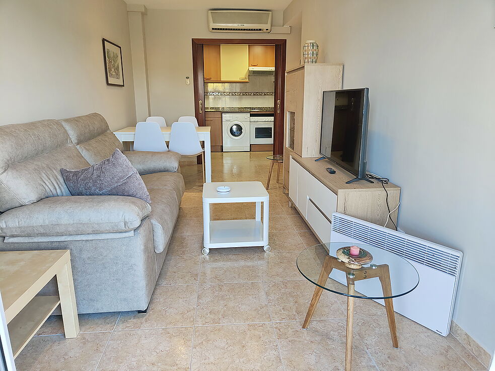Apartment with private garage a few meters from the beach