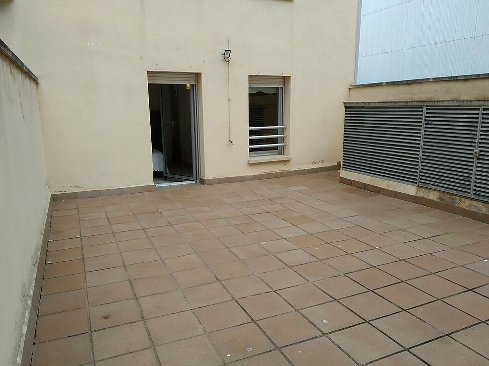 Apartament amb garatge privat a pocs metres de la platja