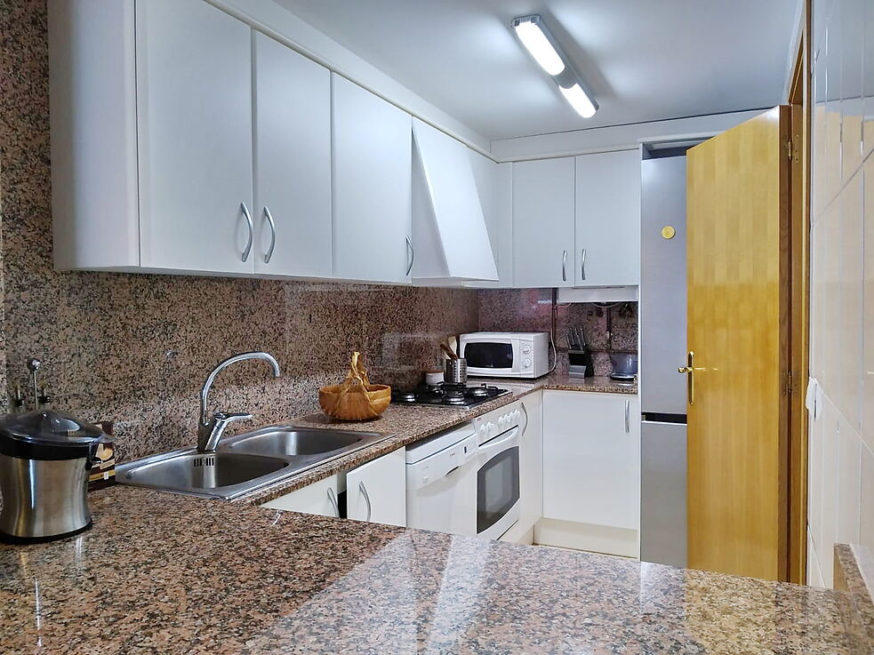 Apartament amb garatge privat a pocs metres de la platja