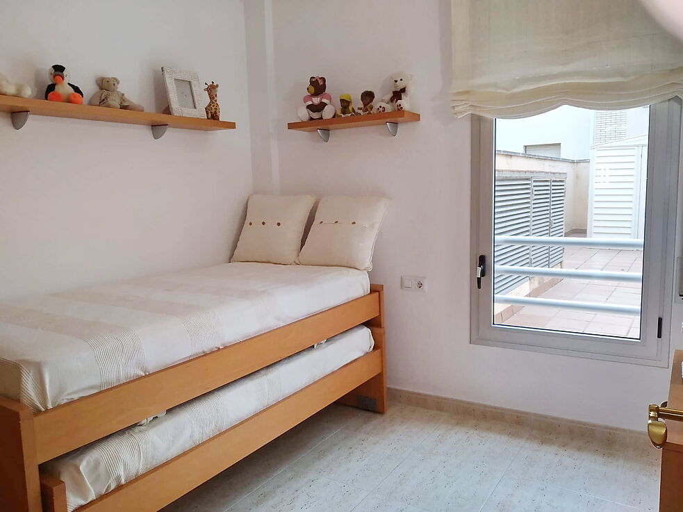 Apartament amb garatge privat a pocs metres de la platja