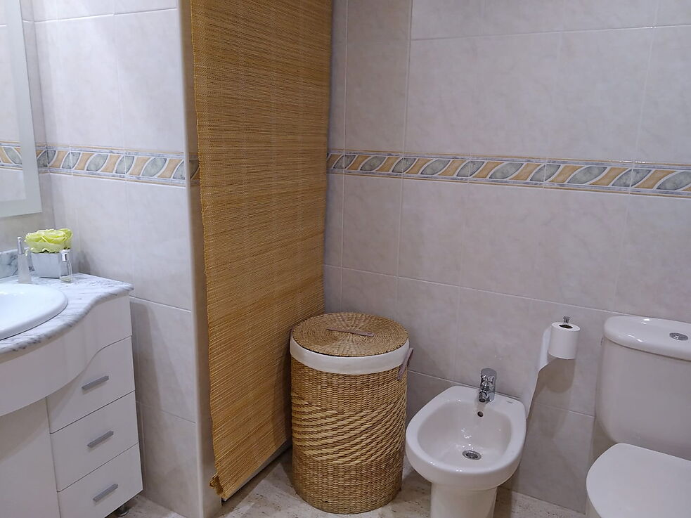 Apartament amb garatge privat a pocs metres de la platja