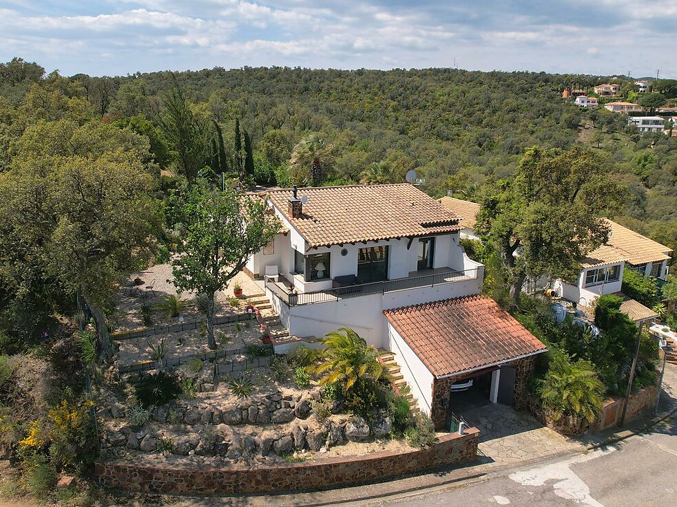 Xalet renovat amb impressionants vistes i piscina