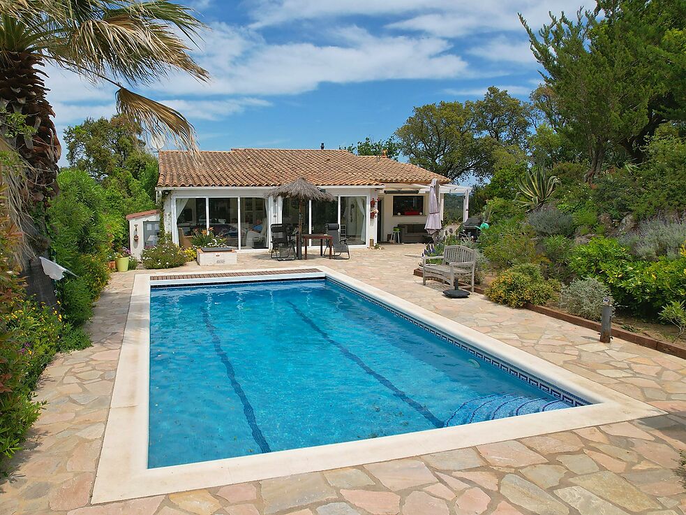 Xalet renovat amb impressionants vistes i piscina