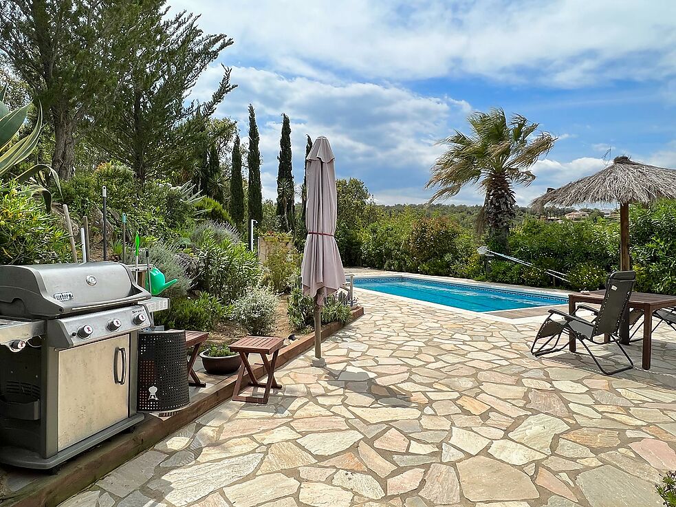 Xalet renovat amb impressionants vistes i piscina