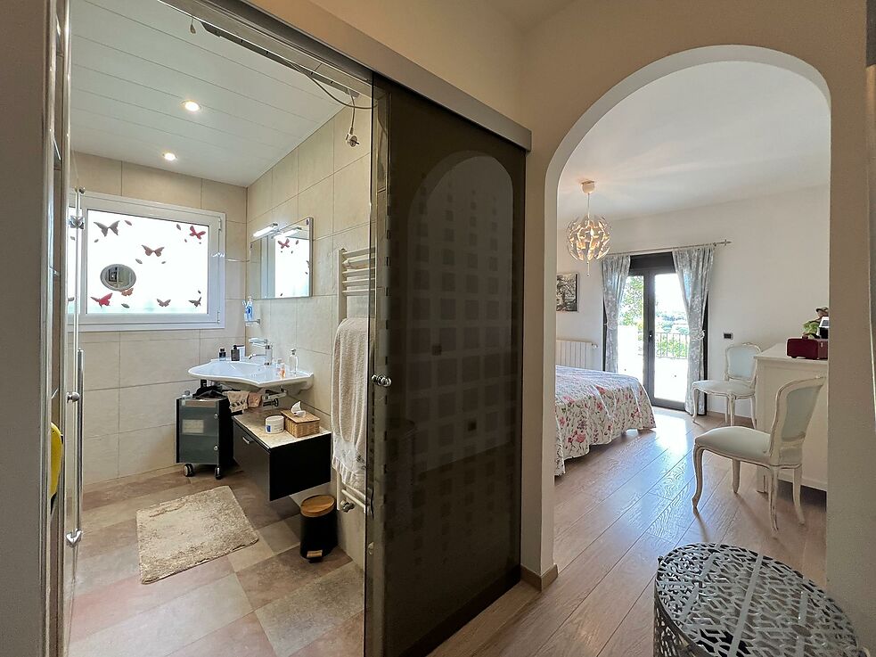 Xalet renovat amb impressionants vistes i piscina