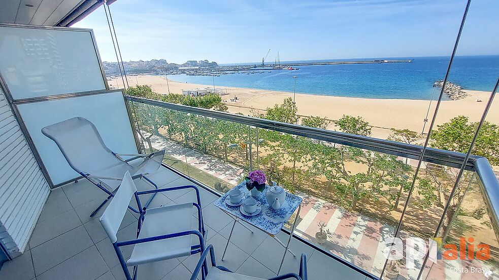 Apartment on sale at the seafront in Palamós