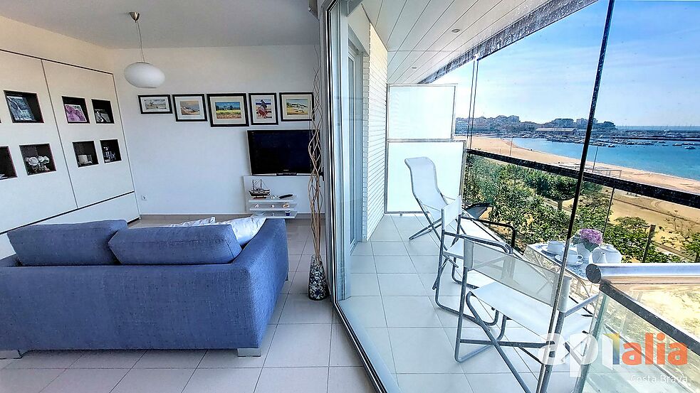 Apartment on sale at the seafront in Palamós