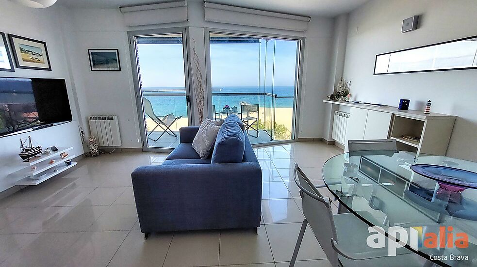 Apartment on sale at the seafront in Palamós