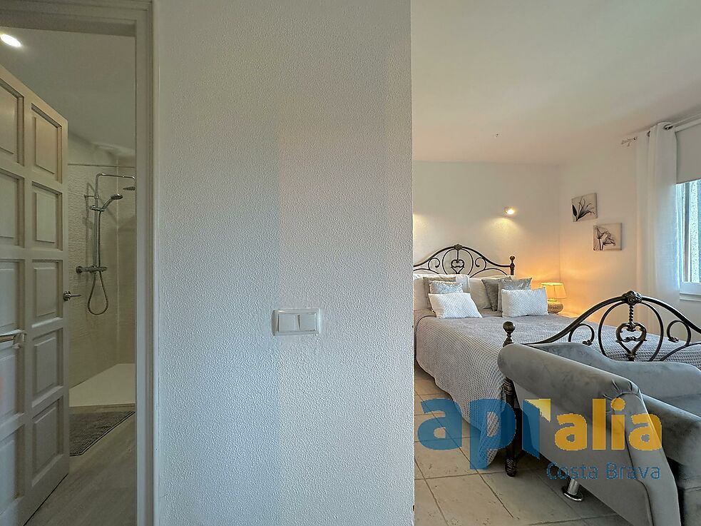 Chalet en Calonge de 5 dormitorios con piscina y apartamento independiente