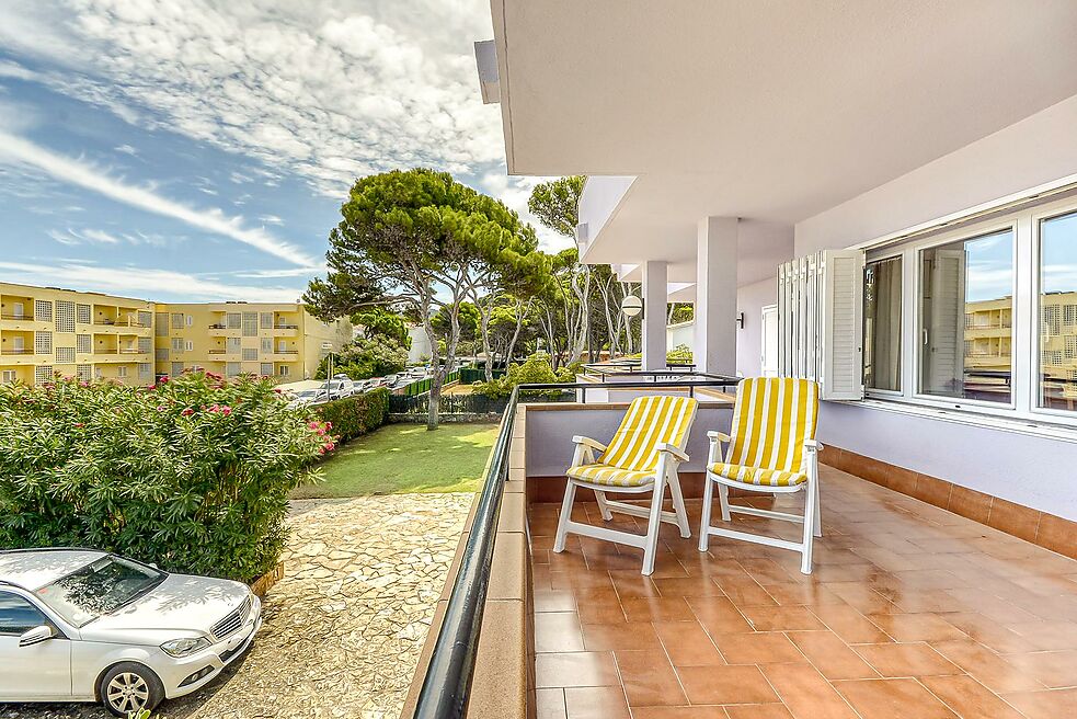 ENORME CASA A PALS EN PRIMERA LÍNIA DE MAR, ASCENSOR I PISCINA.