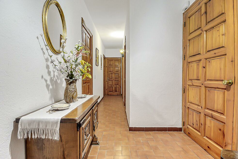 ENORME CASA A PALS EN PRIMERA LÍNIA DE MAR, ASCENSOR I PISCINA.