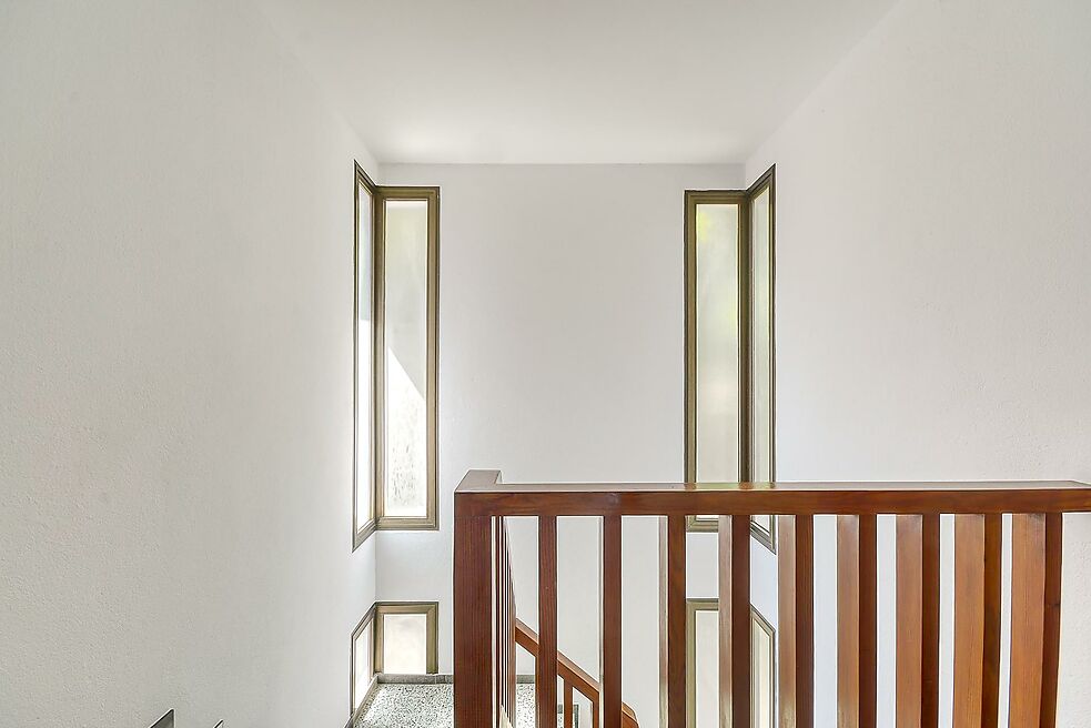 ENORME CASA A PALS EN PRIMERA LÍNIA DE MAR, ASCENSOR I PISCINA.