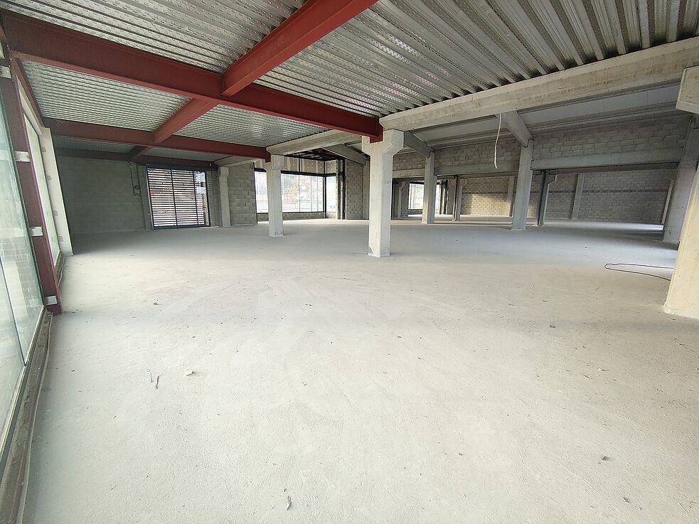 Industrial warehouses for sale in Mont-ras.