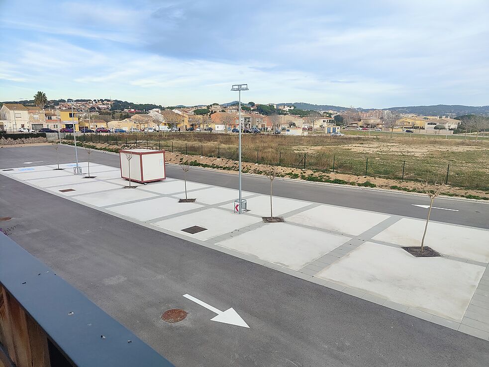 Industrial warehouses for sale in Mont-ras.
