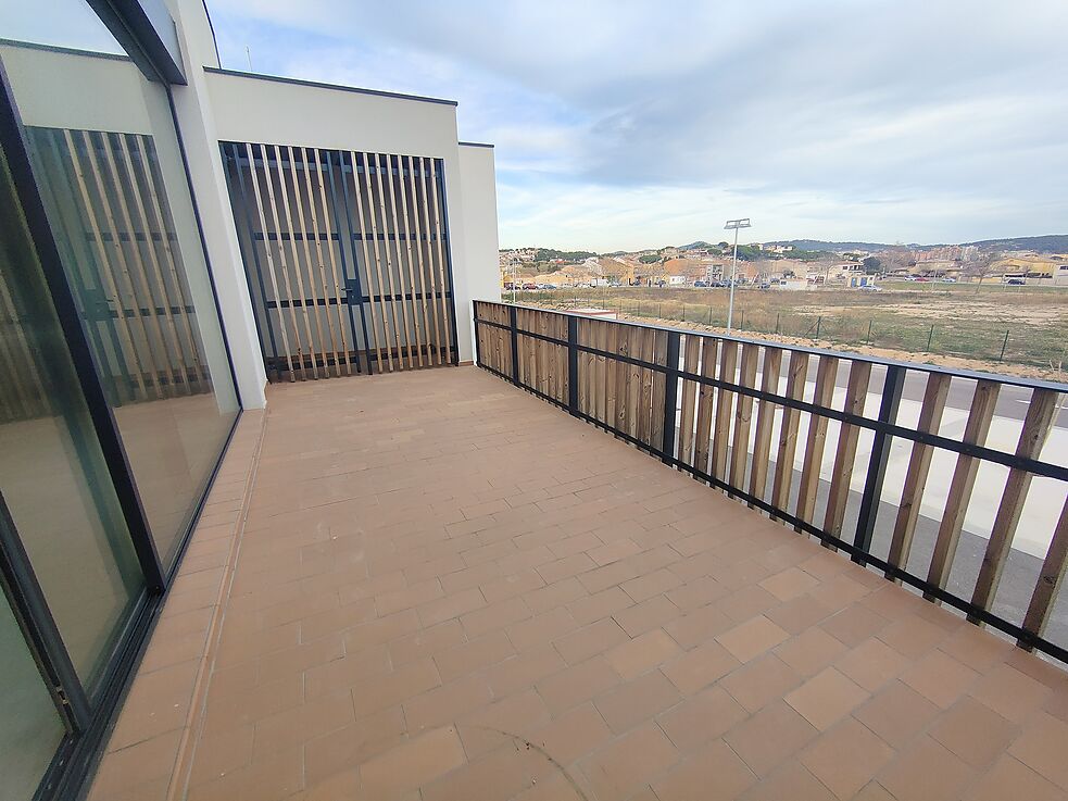 Industrial warehouses for sale in Mont-ras.