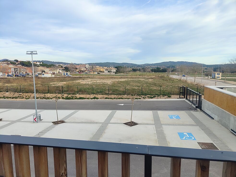 Industrial warehouses for sale in Mont-ras.