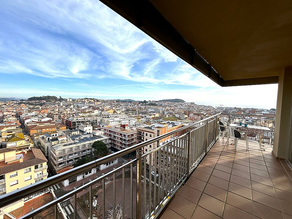 Unique opportunity! Seafront apartment with tourist license