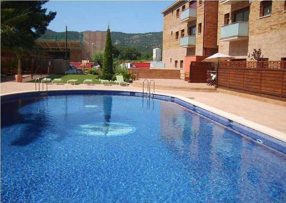 .Appartement de 3 chambres et jardin communautaire avec piscine et place stationnement à Santa Cristina.