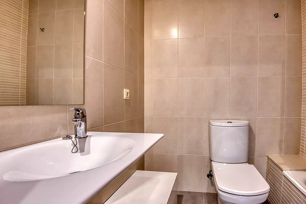 Bright ground floor apartment ready to move in.- Sant Feliu de Guíxols