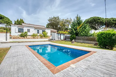 Wonderful house with a swimming pool