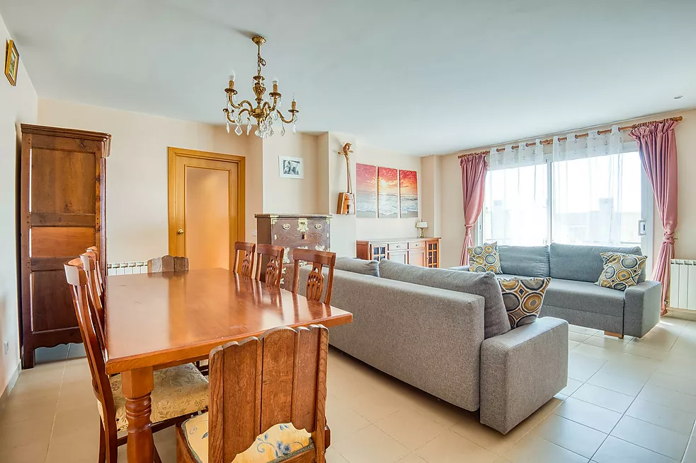 Bright apartment with parking in upper area.- Sant Feliu de Guíxols