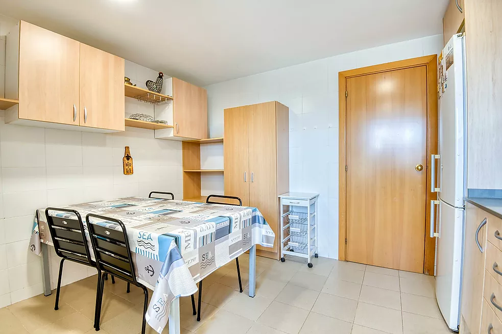 Bright apartment with parking in upper area.- Sant Feliu de Guíxols
