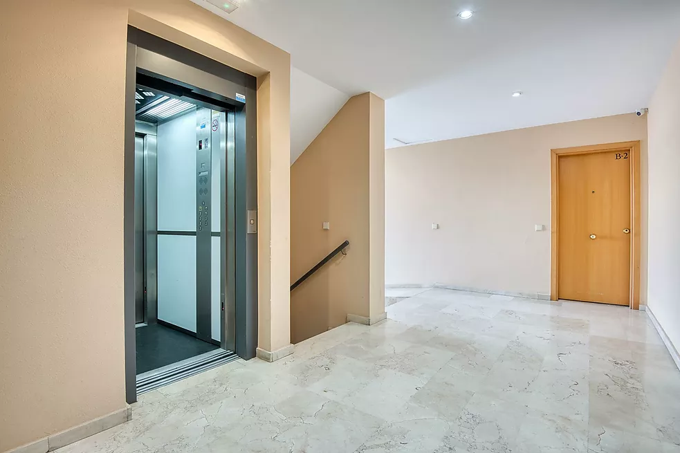 Bright apartment with parking in upper area.- Sant Feliu de Guíxols