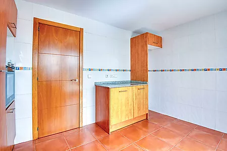 Casa aparellada amb terrassa i piscina comunit&agrave;ria.- Sant Feliu de Gu&iacute;xols