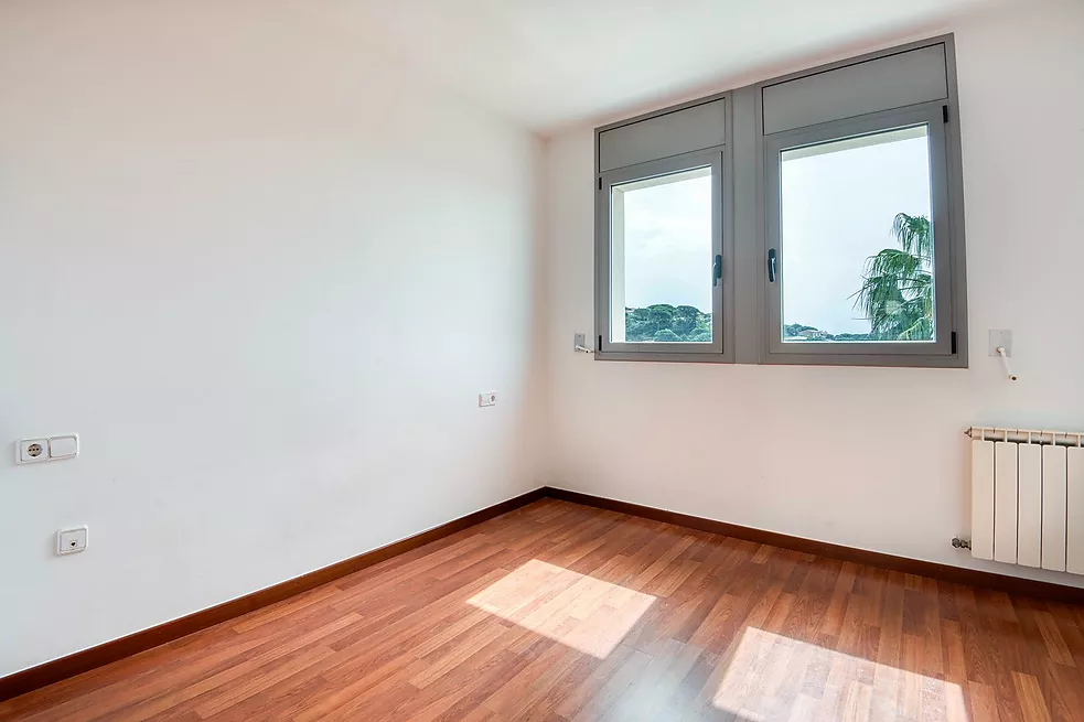 Casa aparellada amb terrassa i piscina comunitària.- Sant Feliu de Guíxols