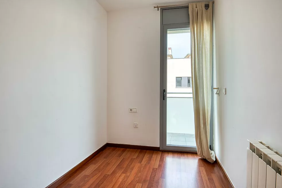 Casa aparellada amb terrassa i piscina comunitària.- Sant Feliu de Guíxols