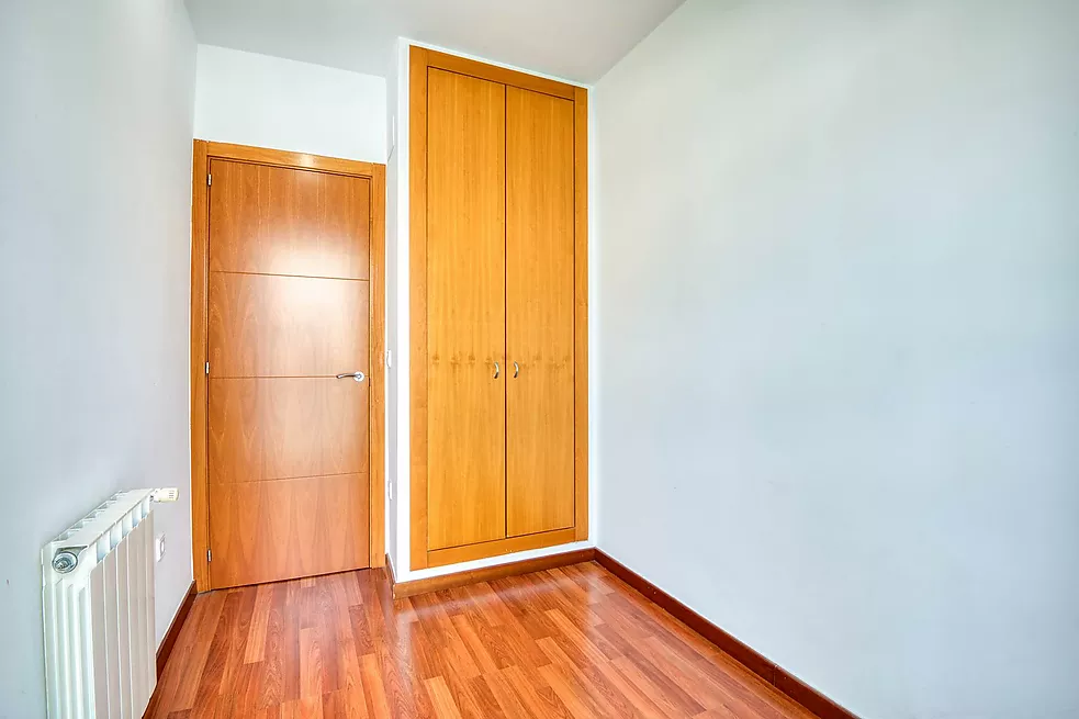 Casa aparellada amb terrassa i piscina comunitària.- Sant Feliu de Guíxols
