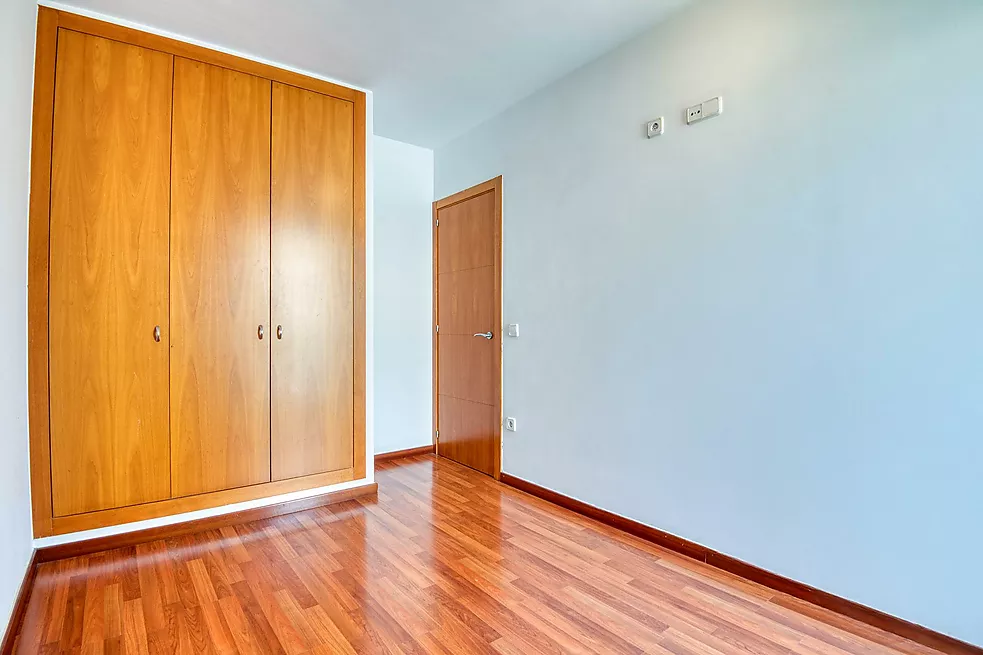 Casa aparellada amb terrassa i piscina comunitària.- Sant Feliu de Guíxols