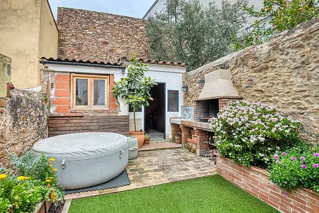 House for sale in St. Feliu de Gu&iacute;xols