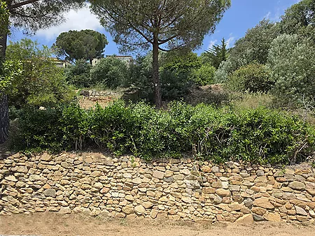 Urban plot of 852 m  in Mas Ambr&oacute;s (Calonge) with panoramic views of the sea.