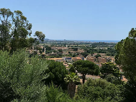 Urban plot of 852 m  in Mas Ambr&oacute;s (Calonge) with panoramic views of the sea.