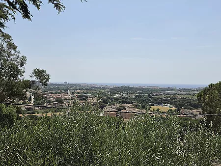 Urban plot of 852 m  in Mas Ambr&oacute;s (Calonge) with panoramic views of the sea.