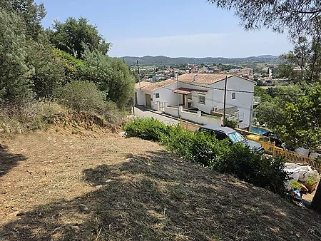 Urban plot of 852 m  in Mas Ambr&oacute;s (Calonge) with panoramic views of the sea.