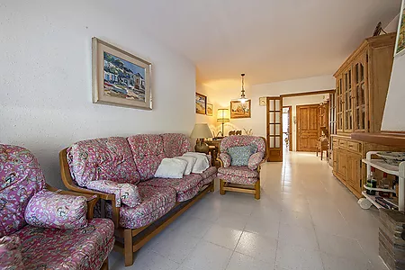 Apartment for sale in Tamariu