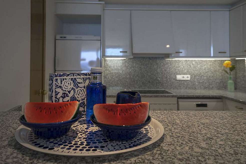 Elegant apartment with direct access to the beach. Enjoy the stunning views to the sea.
