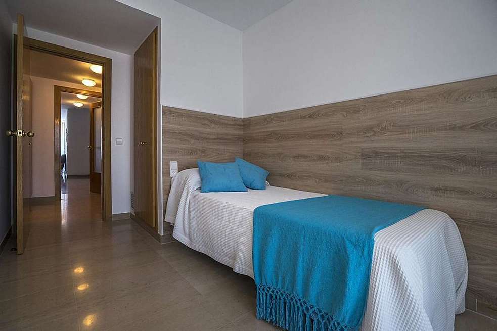 Elegant apartment with direct access to the beach. Enjoy the stunning views to the sea.